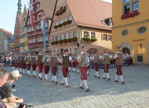 Aufmarsch zum Schwertertanz